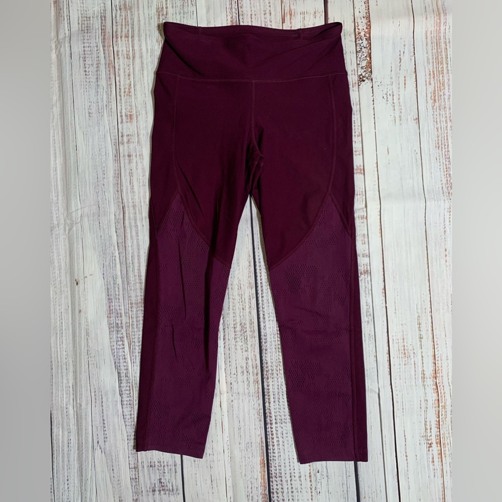 Under Armour leggings. Purple, crop. Size S.